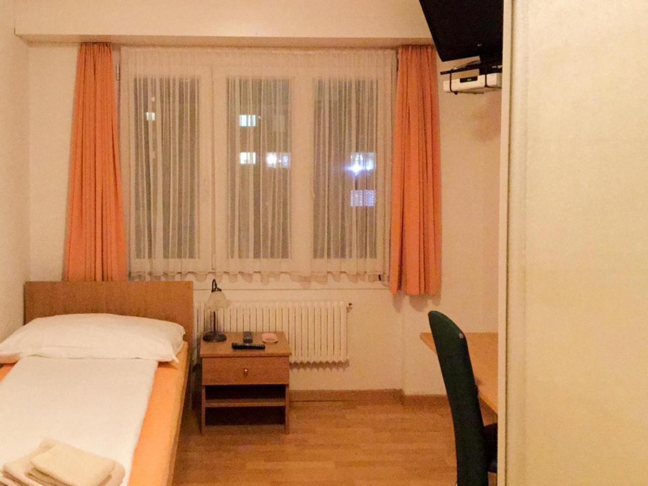 호텔 추어 오 Dällikon 외부 사진